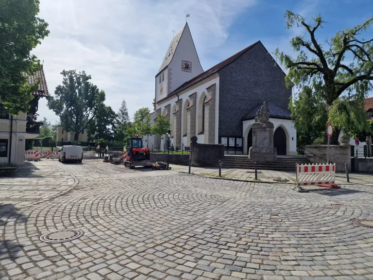 Oberhachinger Kirchplatz