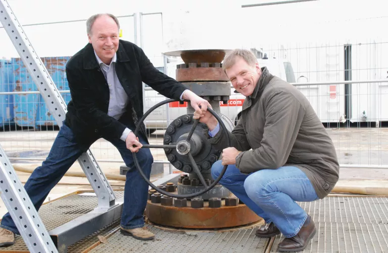 Erste Wärmeauskopplung im Heizkraftwerk Pestalozzistraße. Thomas Hümmer und Stephan Schelle
